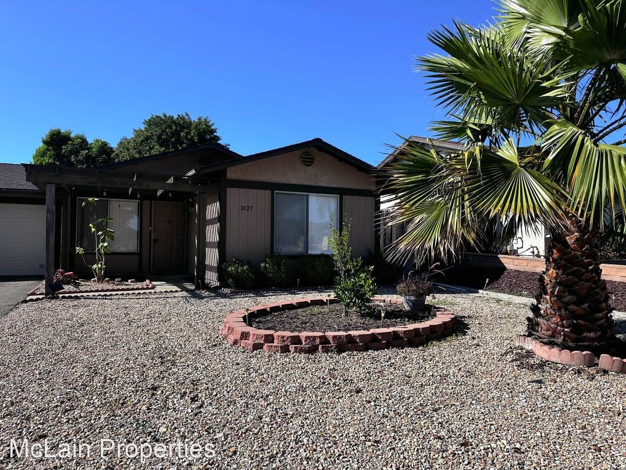 1427 Peacock Blvd - Photo 2 of 27