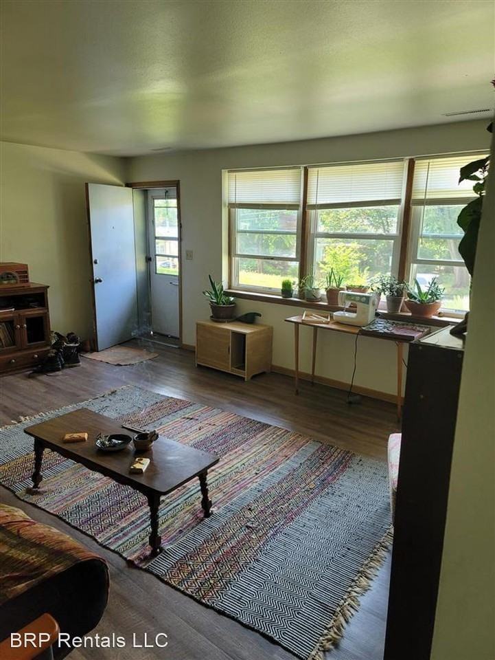 518 W Benton - Photo 2 of 7