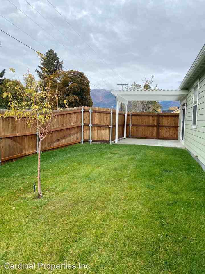 101 Rosemary Ln - Photo 2 of 19