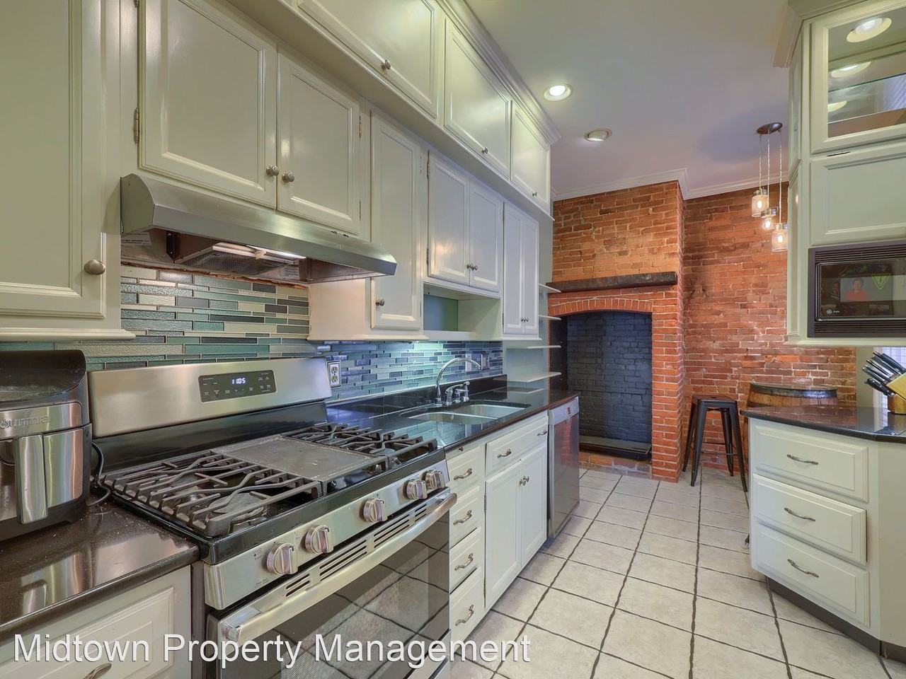 233 Briggs St - Photo 3 of 45