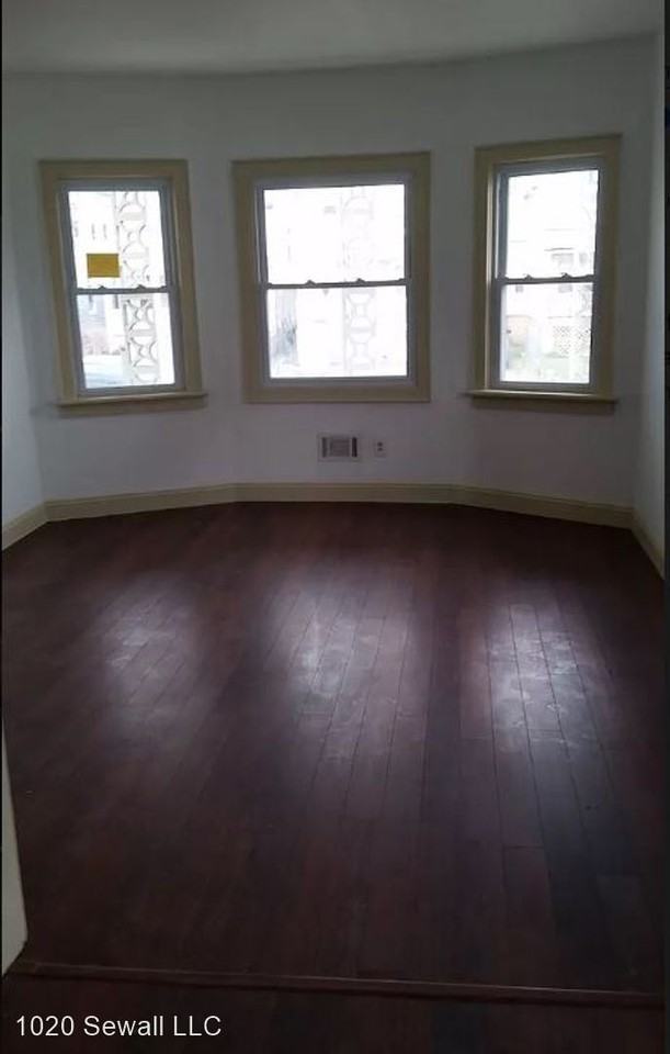 1020 Sewall Ave - Photo 2 of 9