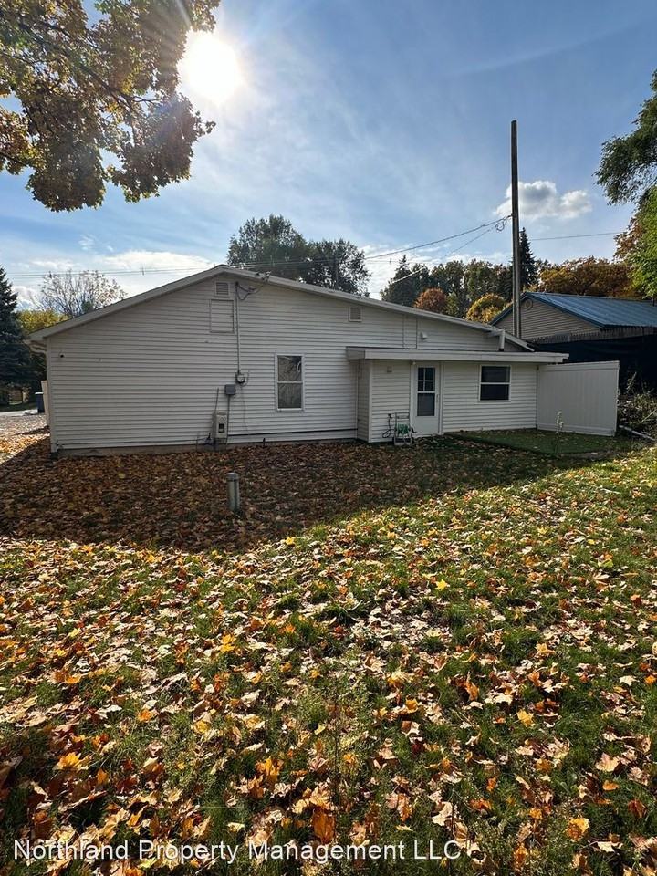 1080 Oak Terrace Dr - Photo 3 of 21