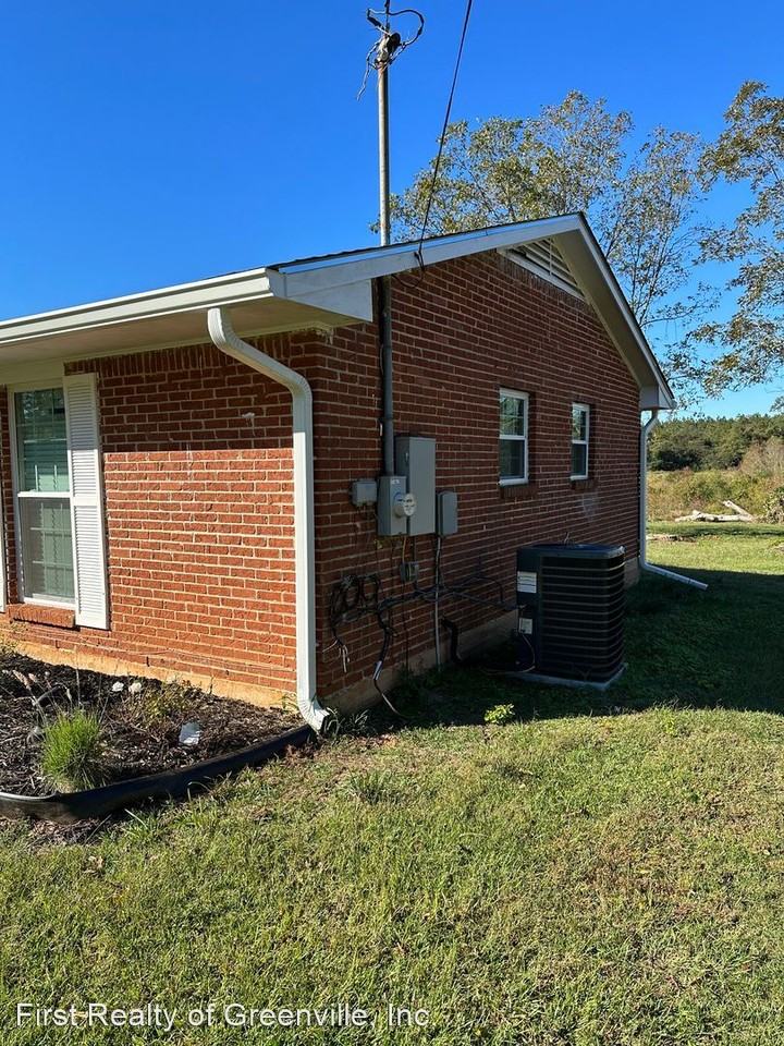 134 Hermitage Dr - Photo 2 of 35