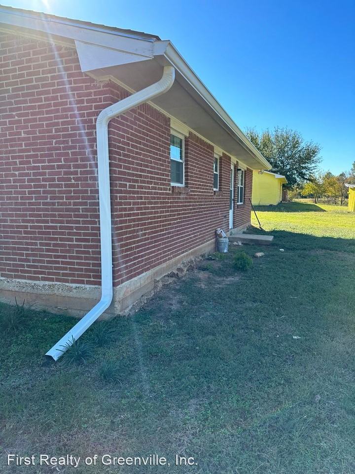 134 Hermitage Dr - Photo 3 of 35