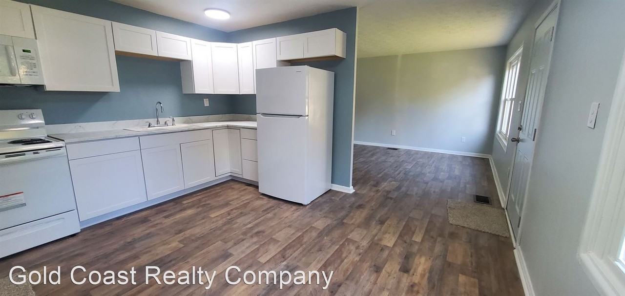 1833 Drake Dr - Photo 3 of 9