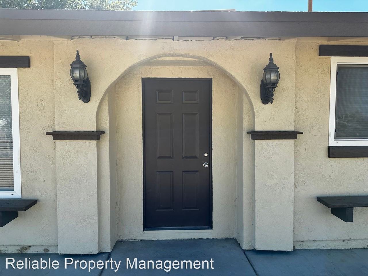15417 Riverside St - Photo 2 of 29