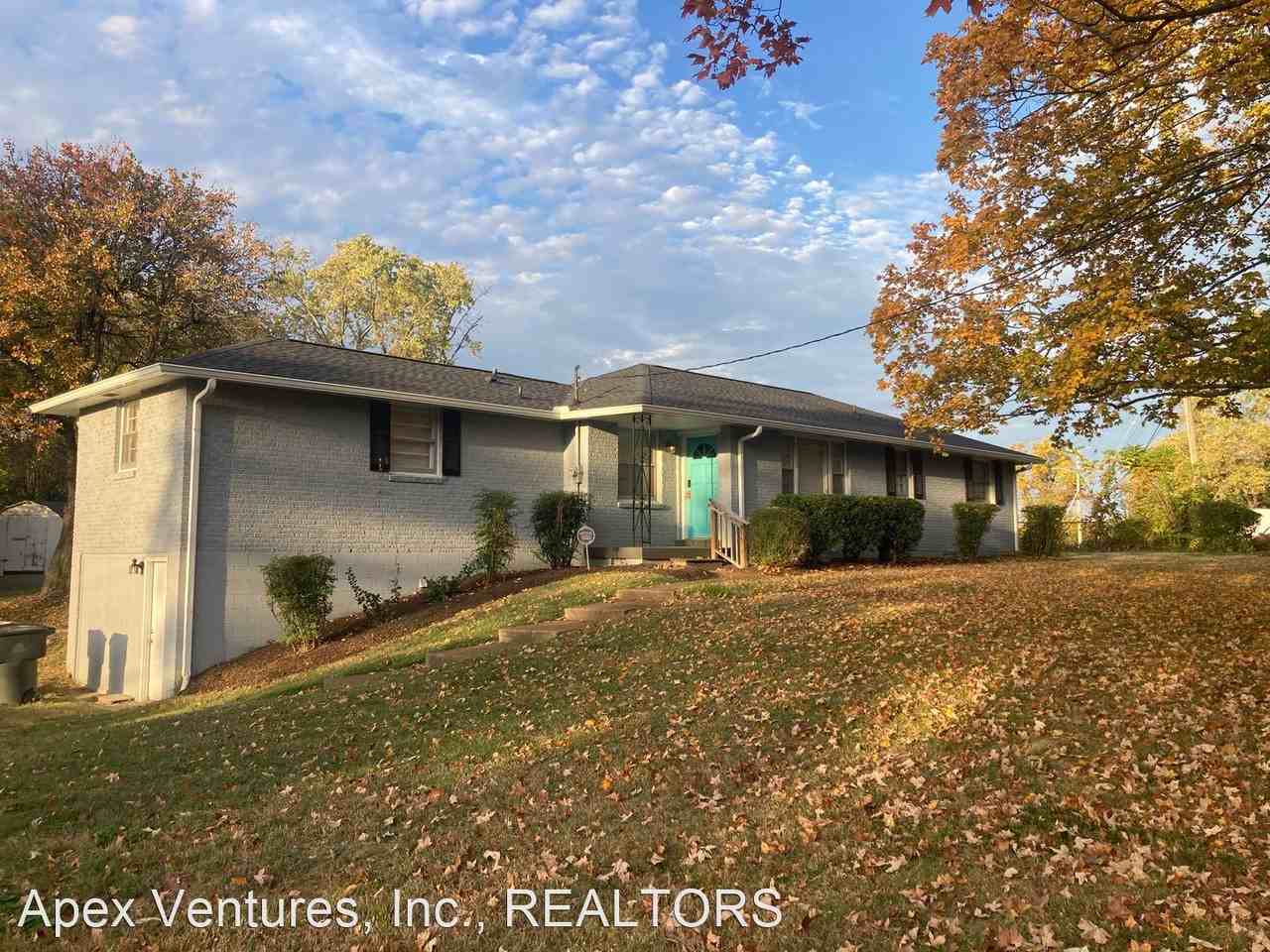 560 Whispering Hills Dr - Photo 2 of 18