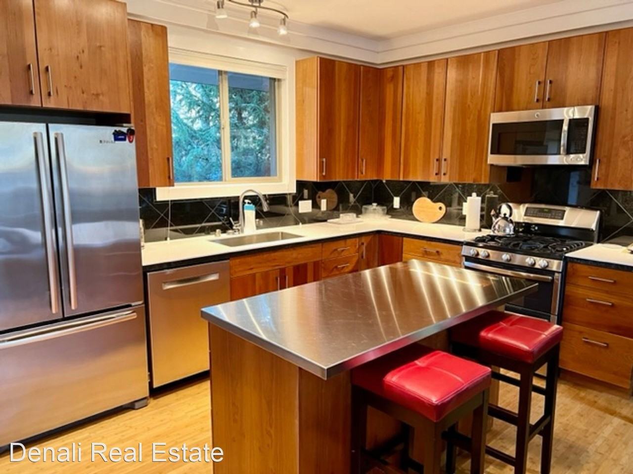 160 Christina Pl - Photo 2 of 37