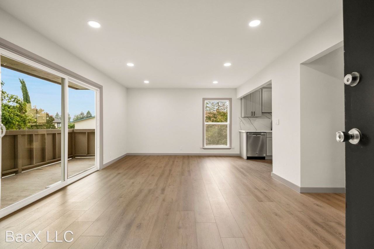 Park Circle 20650-20652 - Photo 2 of 18