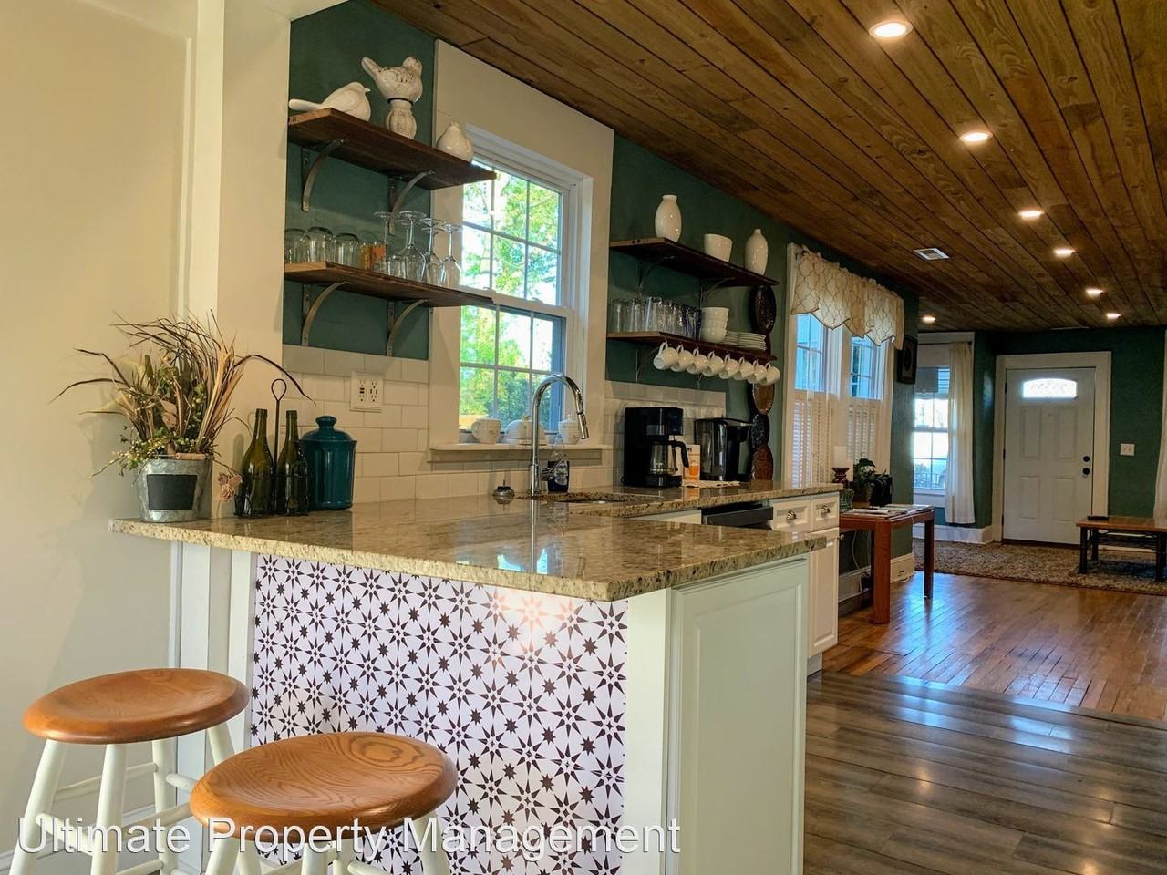 1546 41st St - Photo 2 of 22