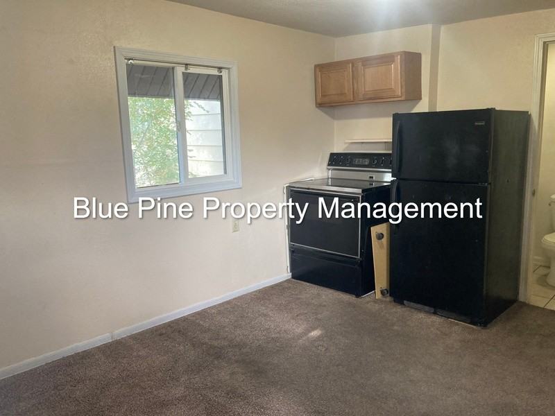 440 Walnut Street #9 - Photo 3 of 6