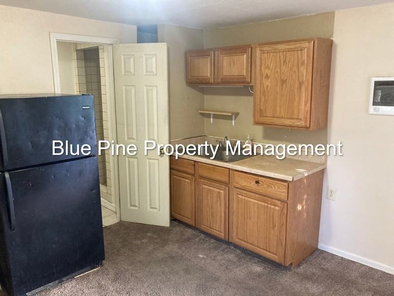 440 Walnut Street #9 - Photo 4 of 6