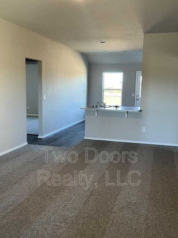 561 Se 3rd Pl - Photo 3 of 19