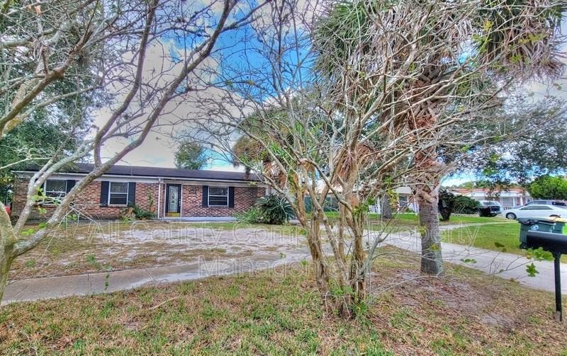 2472 Fernside Rd - Photo 2 of 16