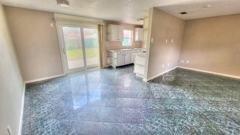 2472 Fernside Rd - Photo 3 of 16