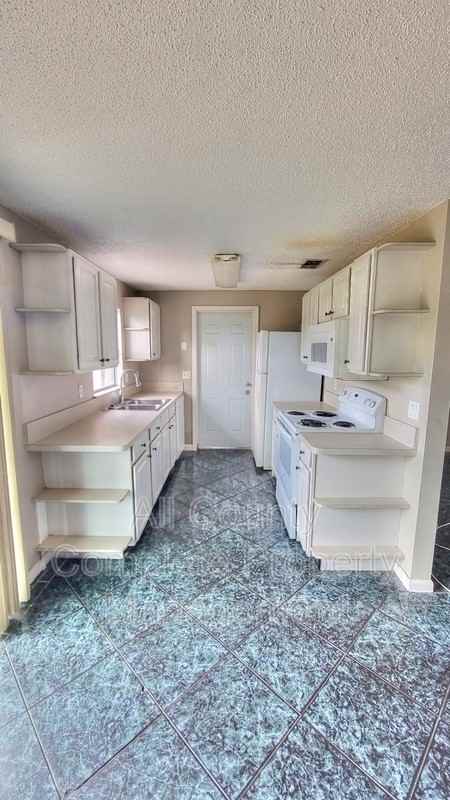 2472 Fernside Rd - Photo 6 of 16