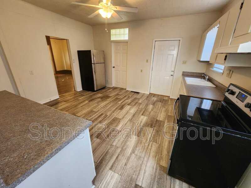 1607 S 8th St - Photo 3 of 9