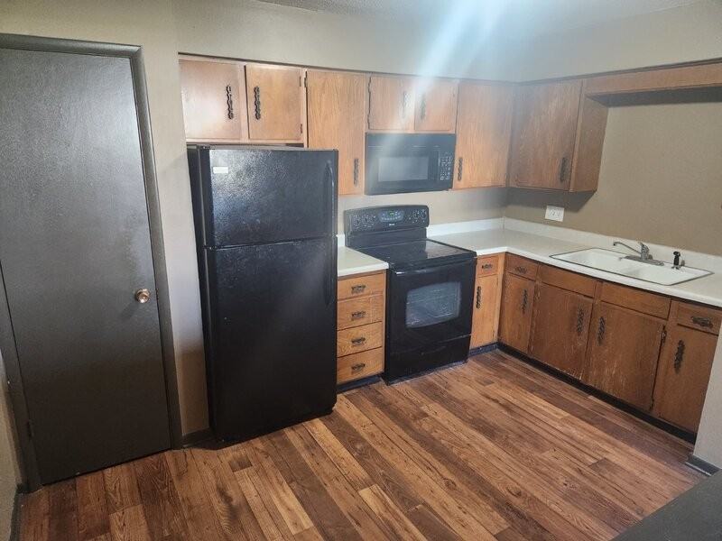 450 Laurel St #2 - Photo 5 of 50