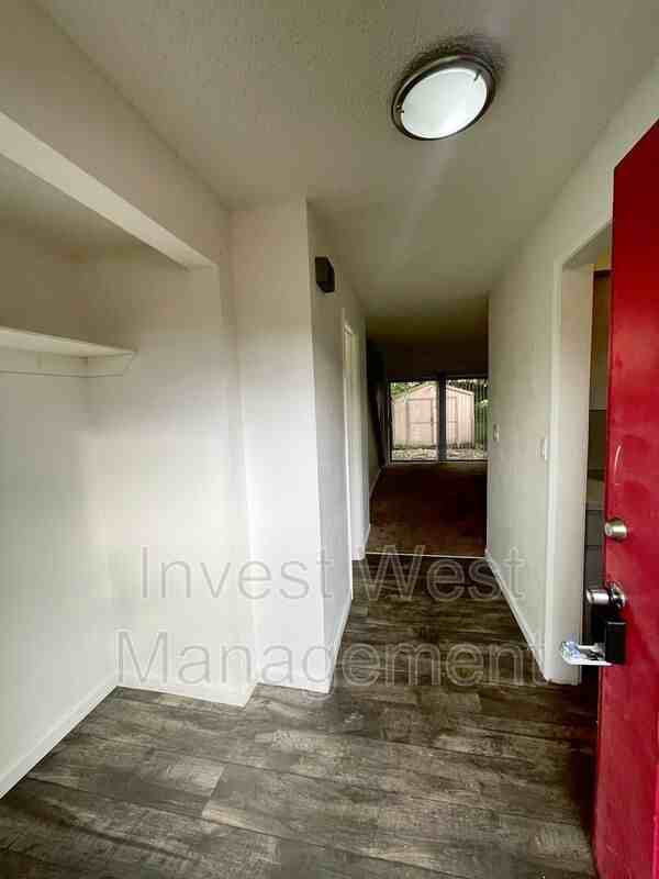 1960 33rd Ave #02 - Photo 3 of 12