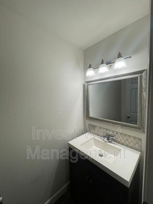 1960 33rd Ave #02 - Photo 5 of 12