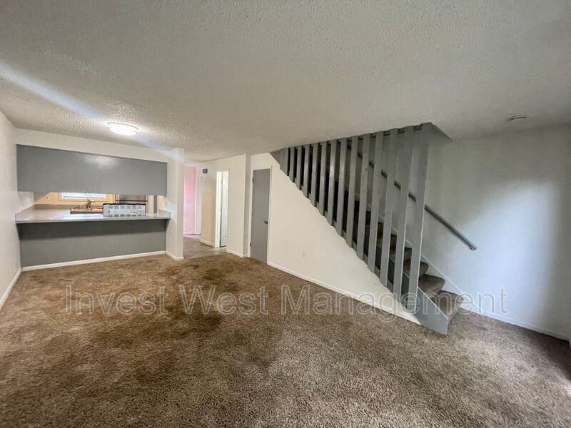 1960 33rd Ave #02 - Photo 6 of 12