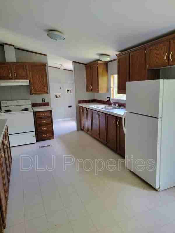 1386 Providence Rd - Photo 3 of 10