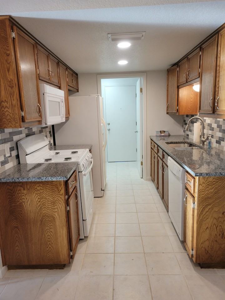 320 Tamara Dr #B - Photo 3 of 3