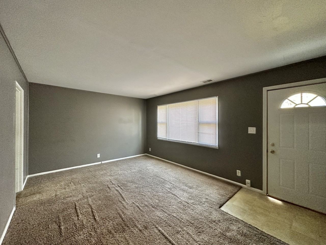 1123 Brentwood Dr - Photo 2 of 20