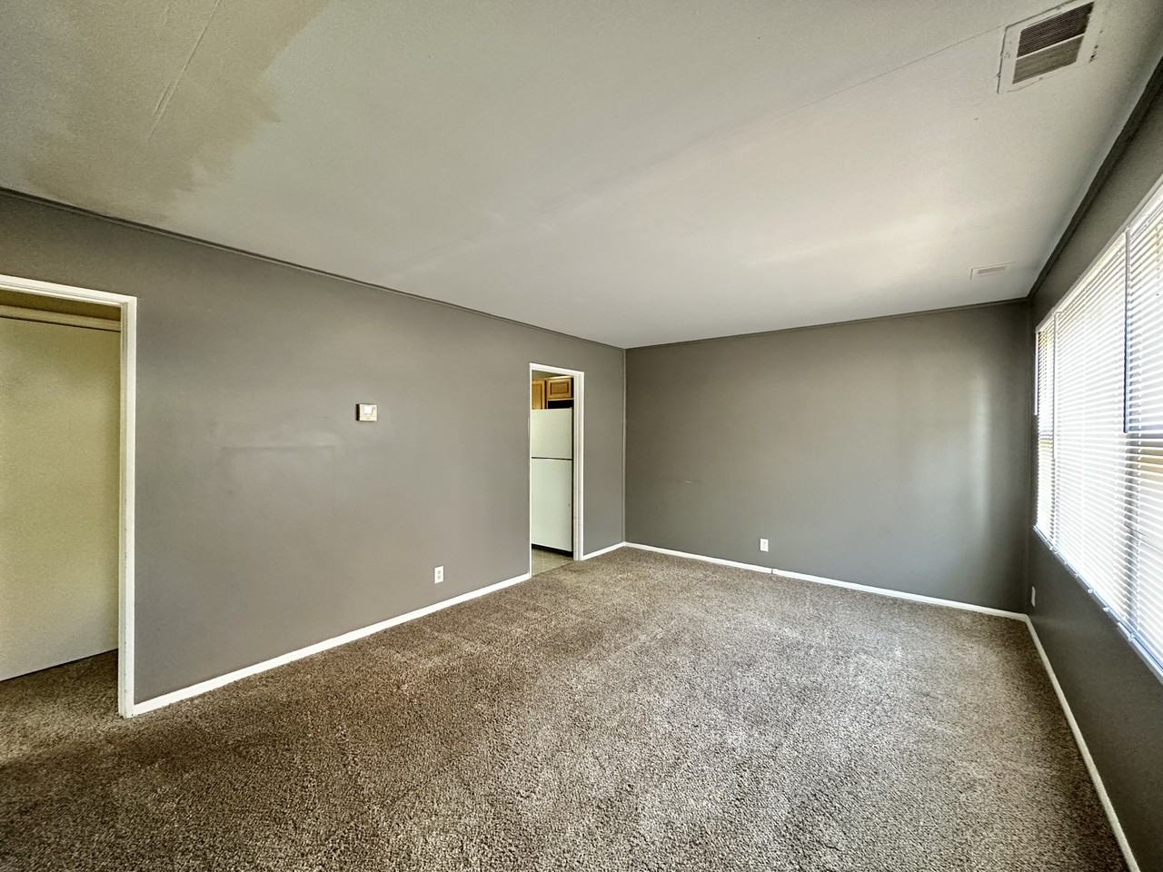 1123 Brentwood Dr - Photo 3 of 20