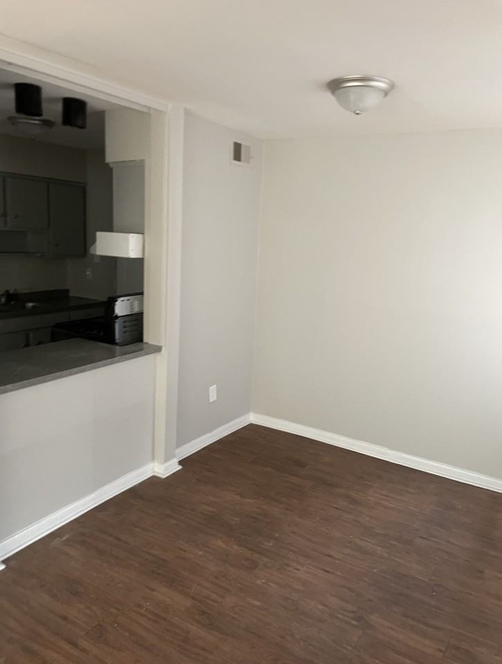 105 N Belvedere Blvd #9 - Photo 3 of 8