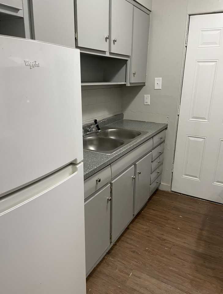 105 N Belvedere Blvd #9 - Photo 5 of 8