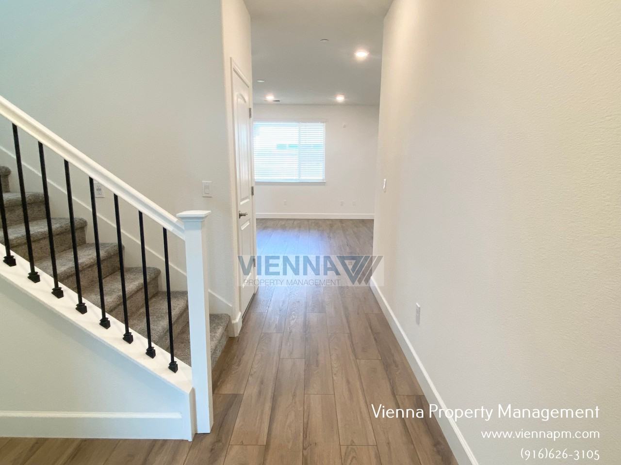 216 Blade Ct - Photo 2 of 26