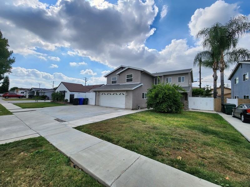 13308 Mystic St - Photo 2 of 43