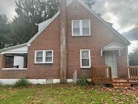 1048 Garrett Hwy - Photo 2 of 7