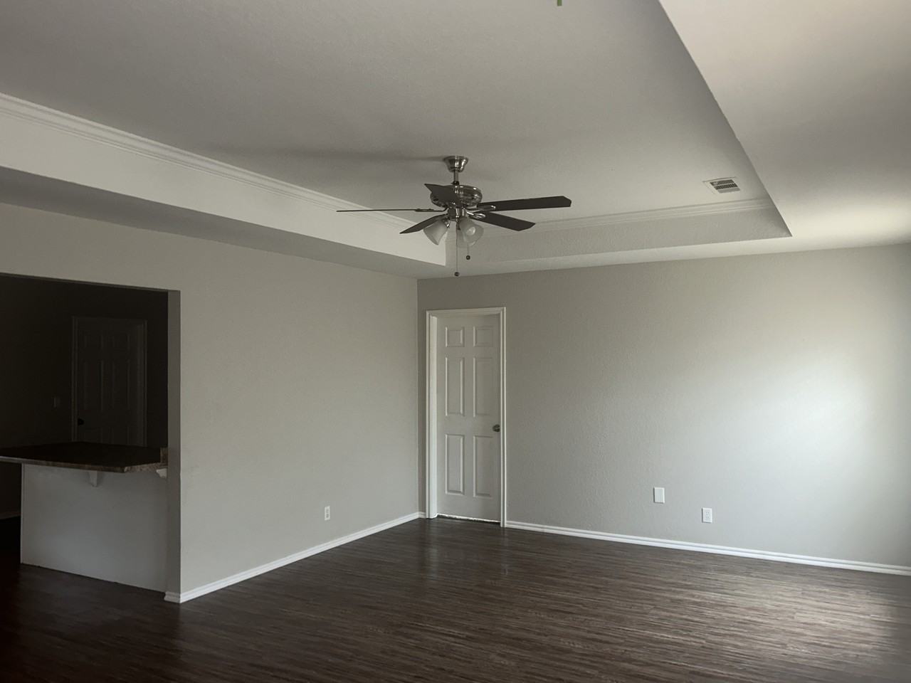 2118 W Oak St - Photo 2 of 8