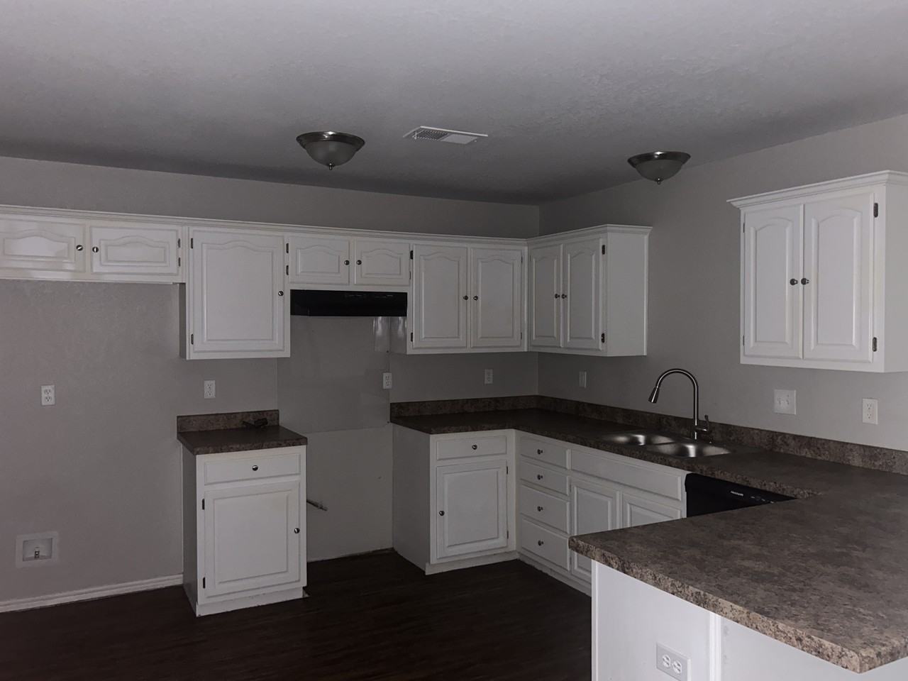 2118 W Oak St - Photo 3 of 8