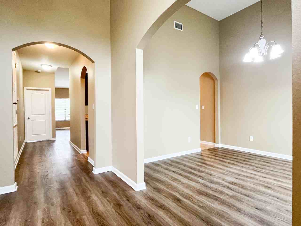 24211 Limerick Ln - Photo 3 of 17