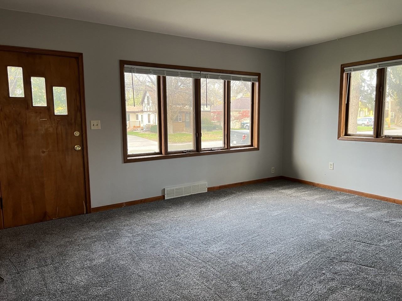 2651 16th Ave N - Photo 2 of 32