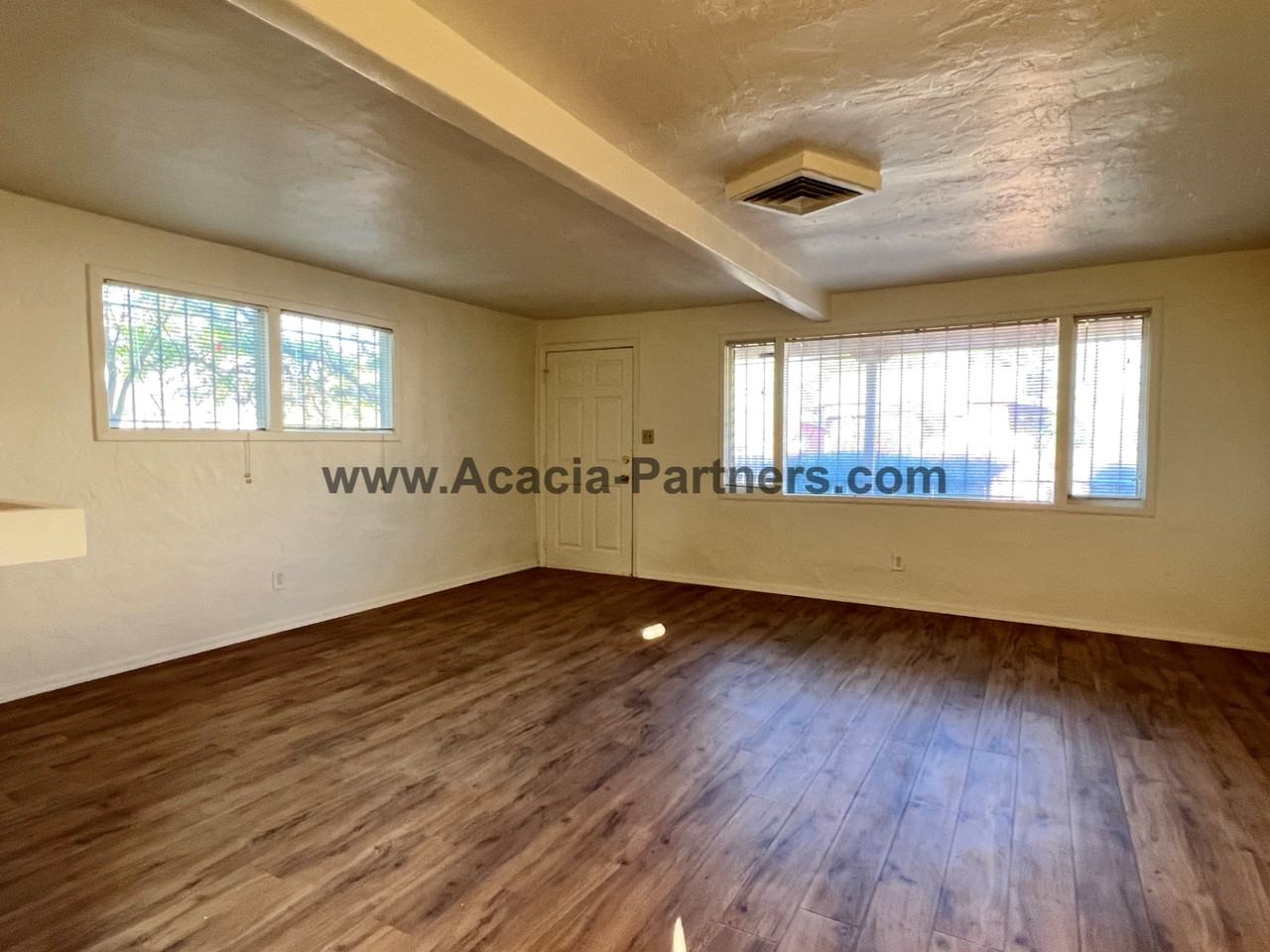 1615 N Tyndall Ave - Photo 4 of 16