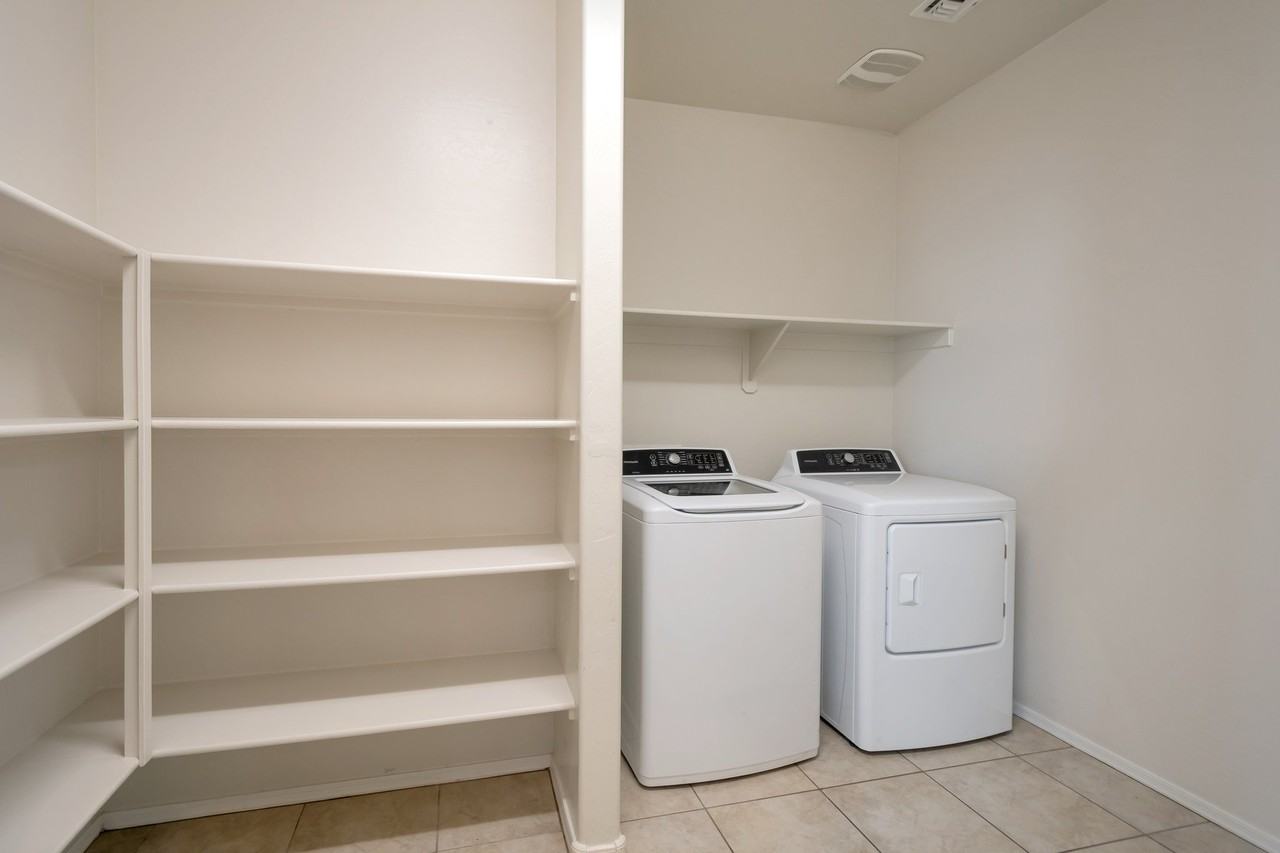 29202 N Fire Agate Rd - Photo 5 of 15