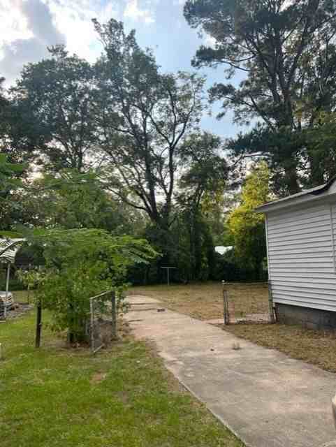 2033 38th Ave - Photo 2 of 10