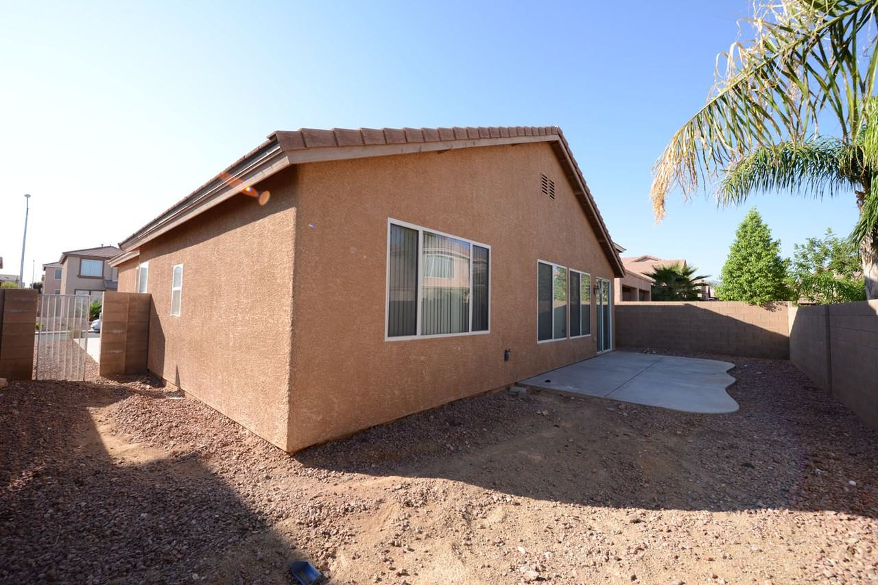 1022 Pecos River Ave - Photo 2 of 24