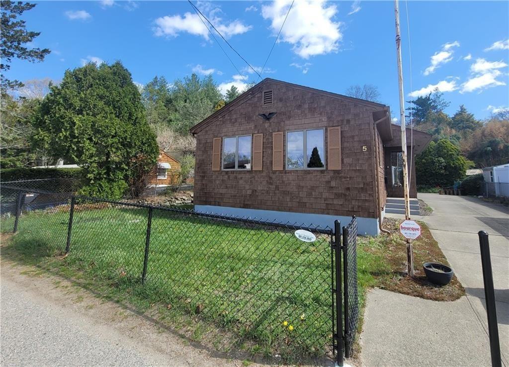 5 Elbow St, West Warwick, RI 02893 1 Bedroom House for 1,800/month