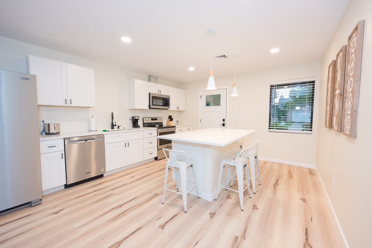 122 W Madison St #122 - Photo 2 of 9