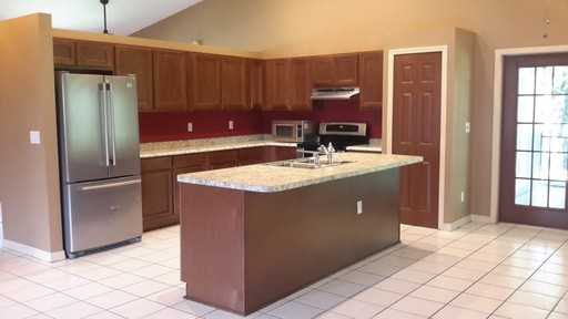 613 7 Gables Cir SE - Photo 3 of 12