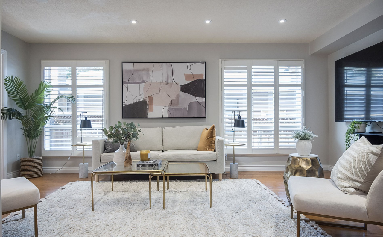 324 Woodlawn Crescent - Photo 3 of 14