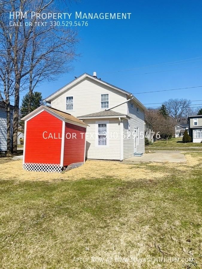 319 Locust St S - Photo 3 of 26