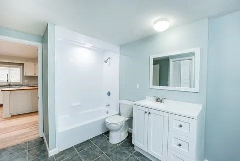 288 S Worcester St #B - Photo 3 of 20