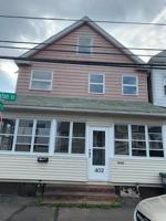 featured image of 402 Washington St #2
