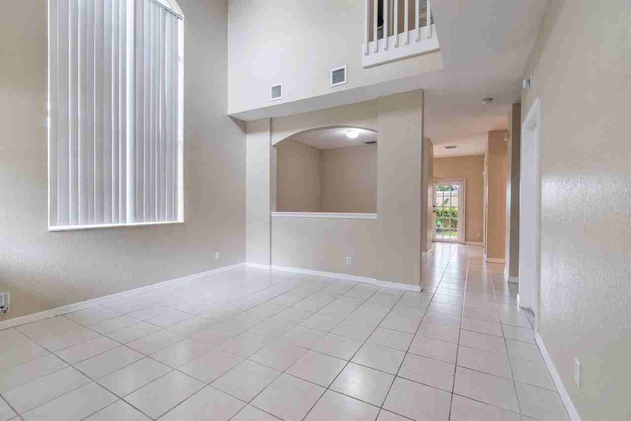 11429 Nw 34th Pl - Photo 2 of 8